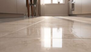 Seit ich Klarspüler ins Putzwasser gebe, glänzen meine Fliesen tagelang